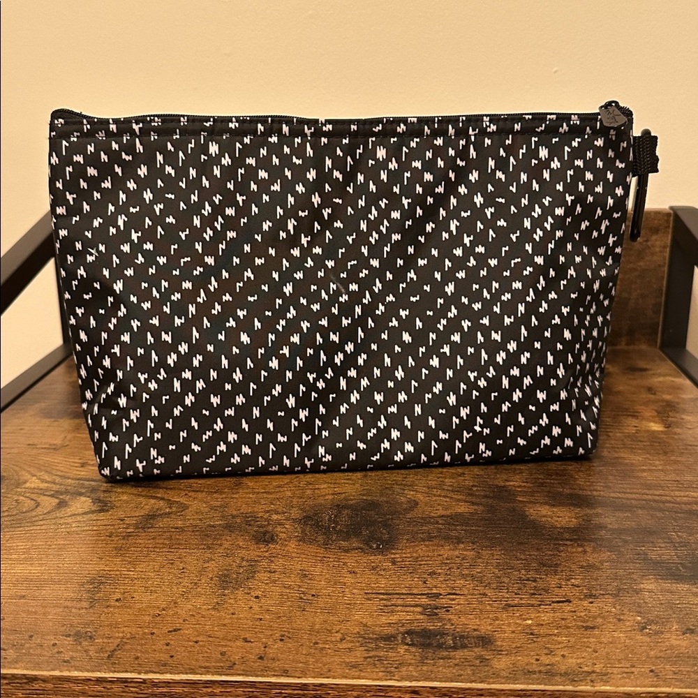 Thirty One Cool Clip Thermal Zipper Pouch in Lil’ Scribble Black and White - Picture 3 of 9